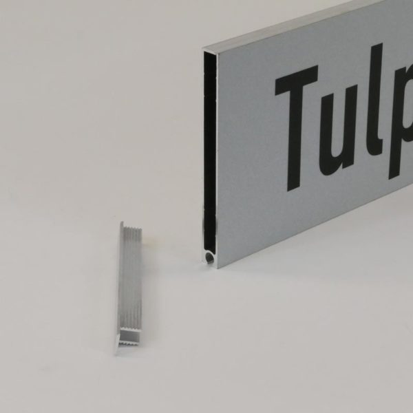 Aluminium Endkappen für Straßennamenschilder - geeignet für Hohlkastenprofile