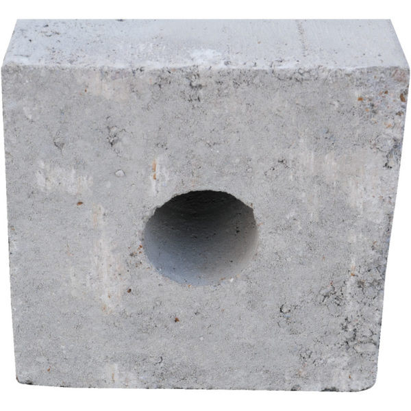 Betonsockelsteine mit Hartholzkeilen Schilderfundamente