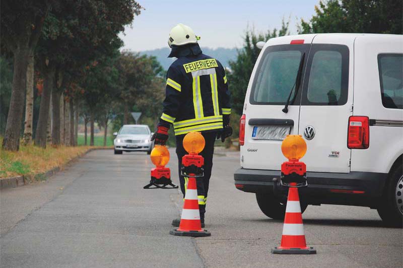 Der richtige Einsatz von Leitkegeln/Pylonen für Straßensperrungen.