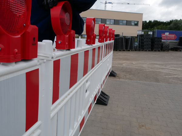 Baustellensicherungen angepasst für blinde und sehbehinderte Verkehrsteilnehmer.