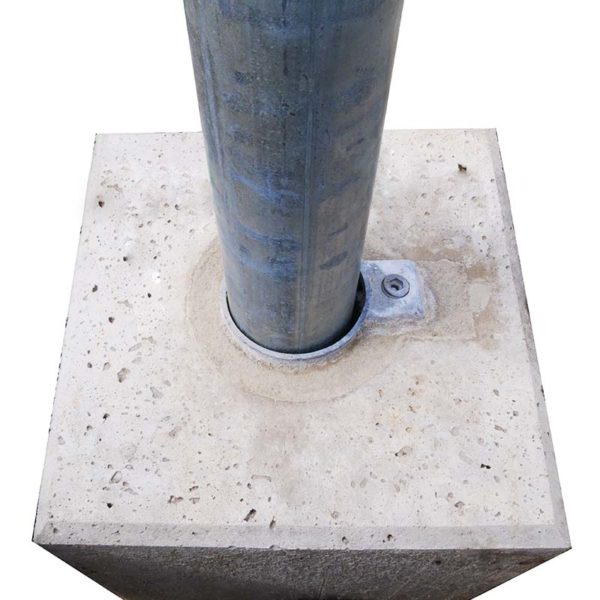 Betonklotz mit Bodenhülse für Rohrpfosten | Anwendungsbeispiel