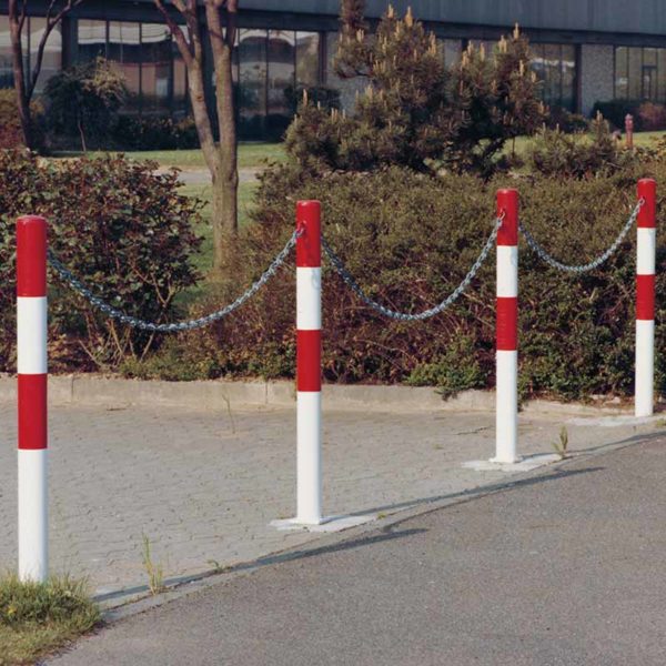 Absperrpfosten PARAT B Ø 76 mm, herausnehmbar | Anwendungsbeispiel mit Ösen