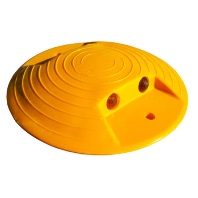 Markierungsnägel aus Kunststoff mit Loch und Reflexlinsen