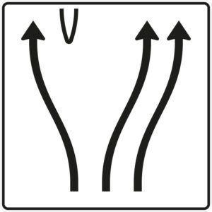 Verkehrszeichen 501-71 Überleitungstafel ohne Gegenverkehr, 3-streifig, davon linker Fahrstreifen nach links übergeleitet und die beiden rechten Fahrstreifen nach rechts verschwenkt | gemäß StVO