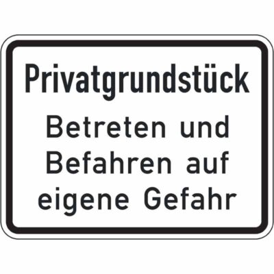 Hinweisschild Privatgrundstück Betreten und Befahren auf eigene Gefahr