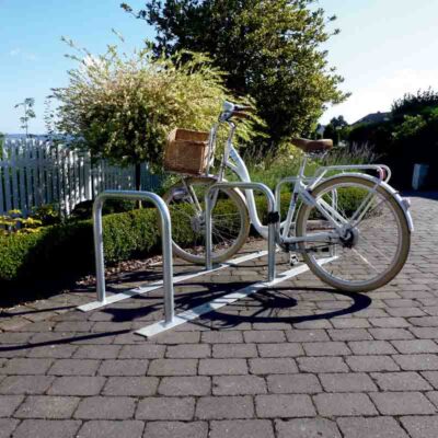 Fahrradständer Reihenparker mit 3 Anlehnbügeln | Anwendung