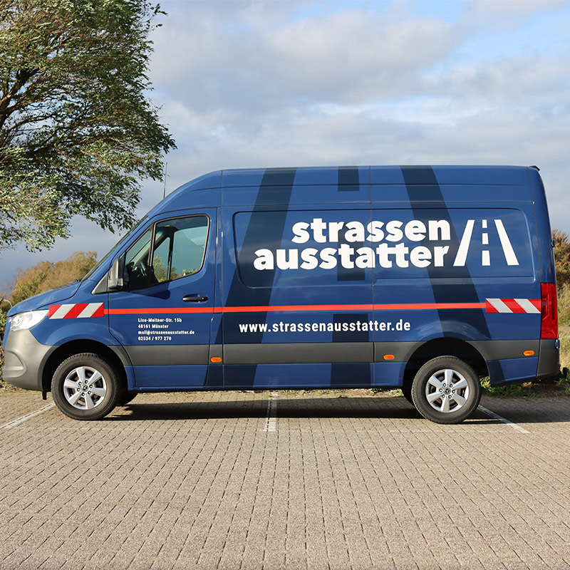 3M Kfz-Warnmarkierung 823i - Selbsthaftend, 4 Streifen 141x564mm