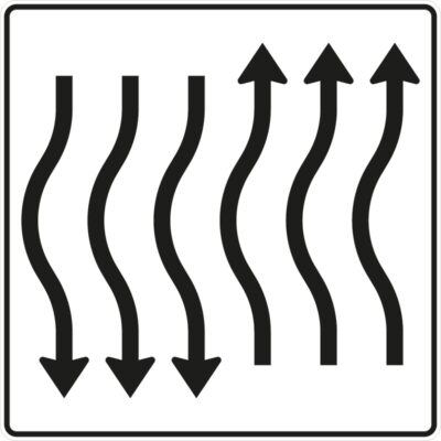 Verkehrszeichen 514-18 Verschwenkungstafel kurze Verschwenkung mit Gegenverkehr nach links, 3-streifig in Fahrtrichtung und 3-streifig in Gegenrichtung | gemäß StVO