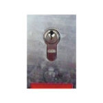 Absperrpfosten 70 x 70 mm - versenkbar | Detailansicht Profilzylinderschloss