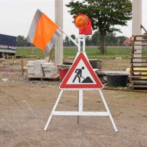 Vorwarnständer mit Schild, Warnfahne und Leuchte