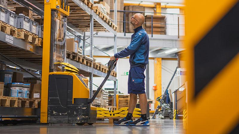 strassenausstatter | Stellenangebote | Mitarbeiter Lagerlogistik | Vollzeit