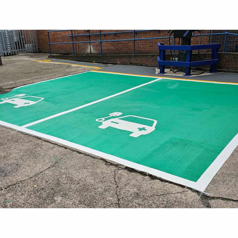 In Verkehrsgrün für E-Auto-Parkplätze