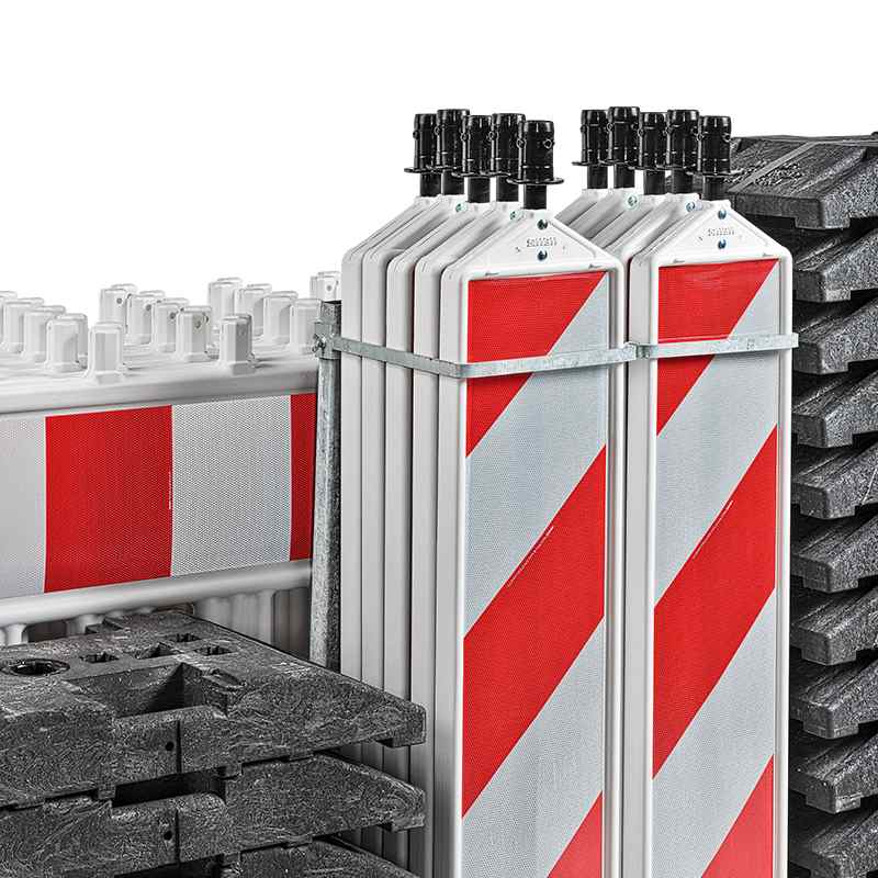 Kombigestell für 10 Absperrschrankengitter, 10 Baken & 22 Fußplatten | Befüllt Detail