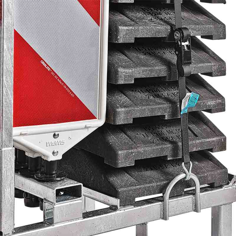 Kombigestell von WEMAS für 20 Baken und 20 Fußplatten | Sicherung der Fußplatten