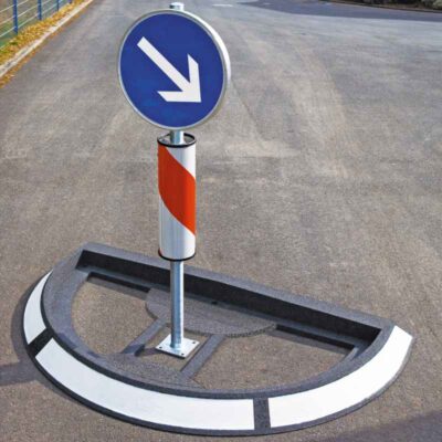 Schilderpfosten GAMMA mit Bodenplatte zum Aufdübeln