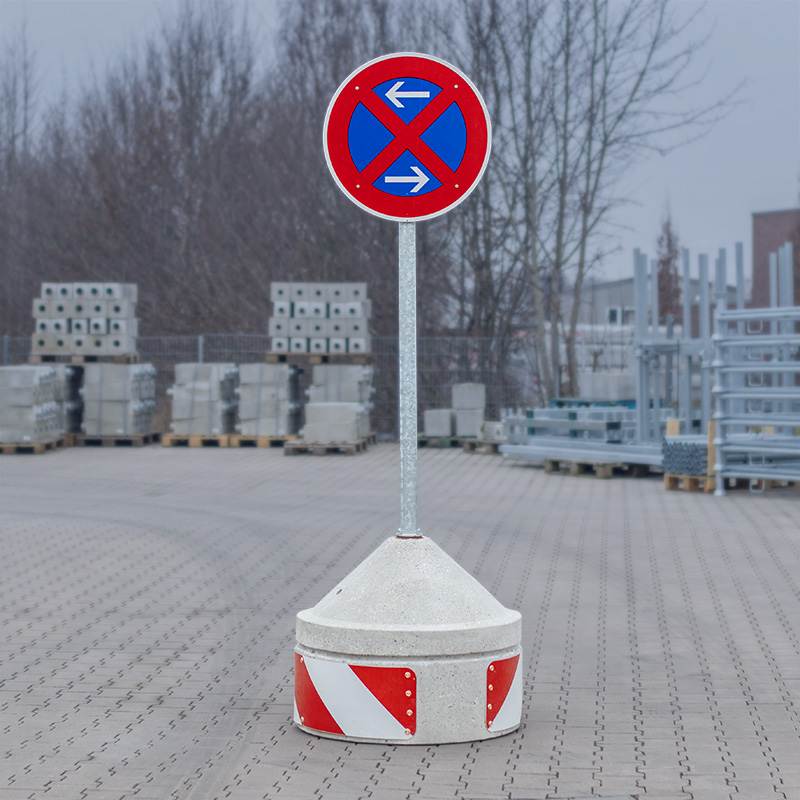 Original Freiburger Kegel mit Bodenhülse 60 mm | Aufbau mit Pfosten und Schild