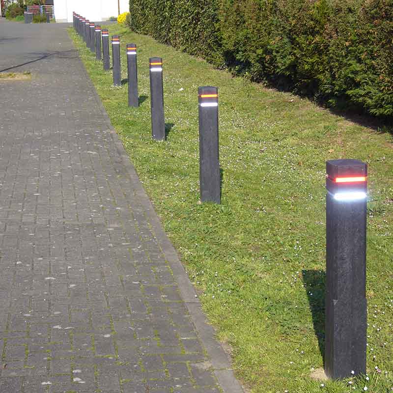 Recyclingpfosten mit Diamantkopf in braun oder anthrazit | Mit Reflektorbändern