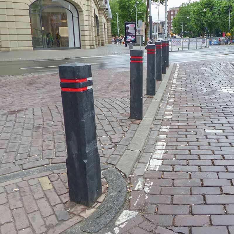 Recyclingpfosten mit Diamantkopf in braun oder anthrazit | Aufstellung in Reihe