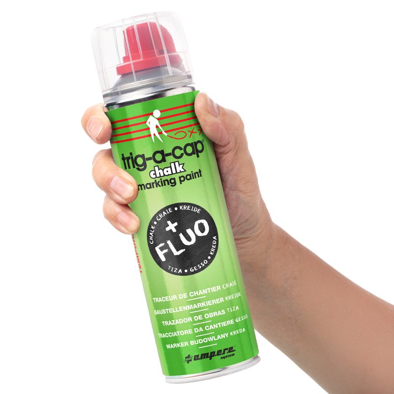 Kreidespray Ampere trig-a-cap chalk | Sprühdose in der Hand