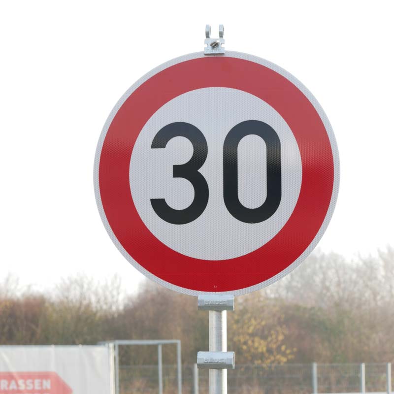 Einschlagpfosten EPT | mit montiertem Schild